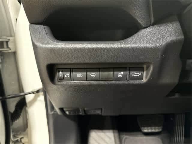 Thumbnail: 2022 Toyota RAV4 - 31