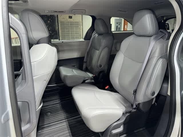 Thumbnail: 2022 Toyota Sienna - 17