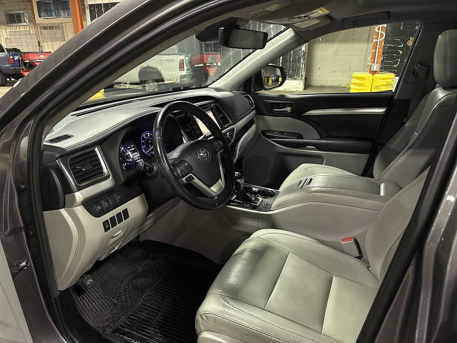 Thumbnail: 2019 Toyota Highlander - 30