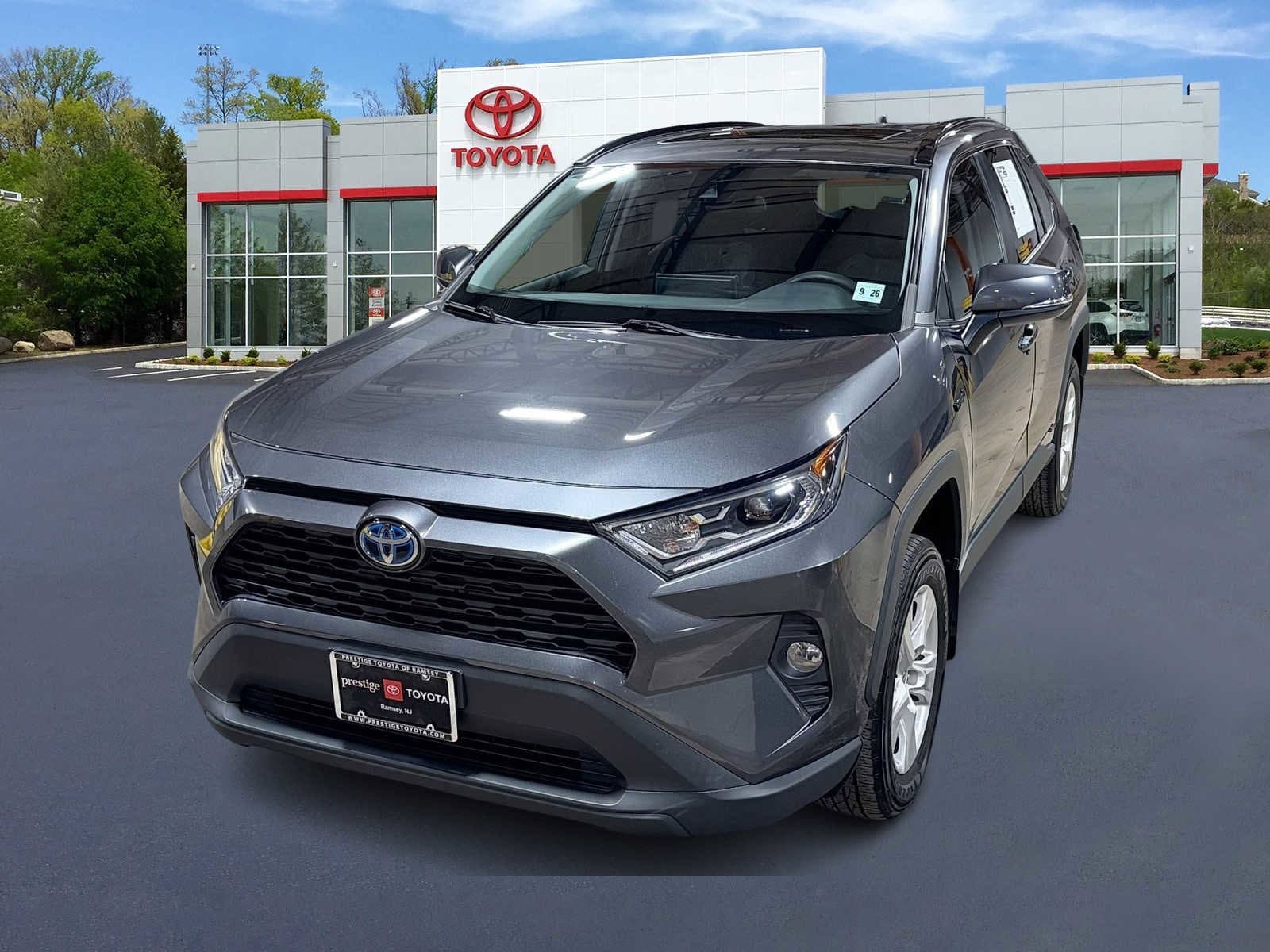 2021 Toyota RAV4 XLE's photo