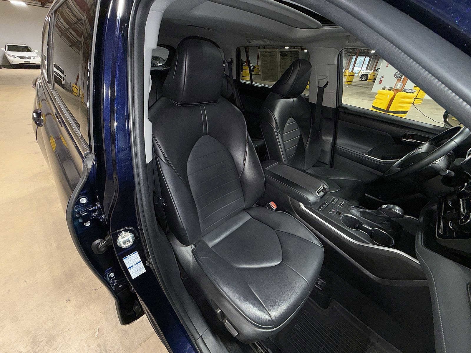 Thumbnail: 2022 Toyota Highlander - 16