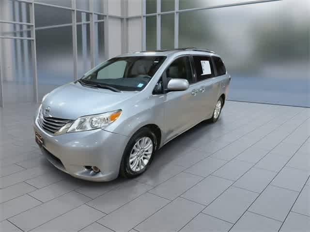 Thumbnail: 2015 Toyota Sienna - 5