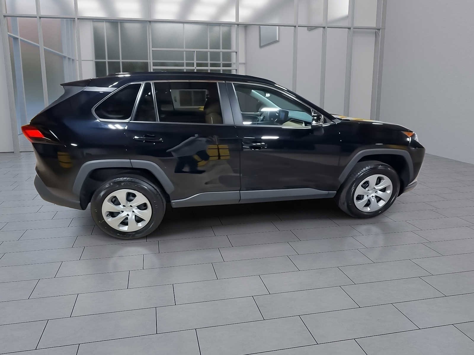 Thumbnail: 2021 Toyota RAV4 - 9