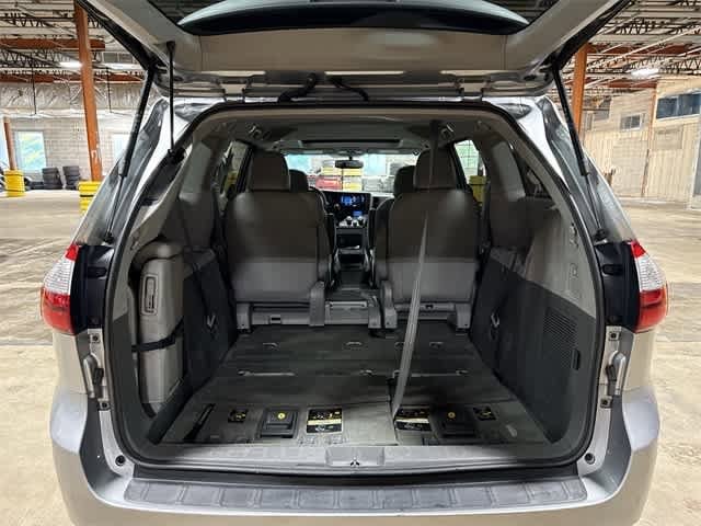 Thumbnail: 2015 Toyota Sienna - 11
