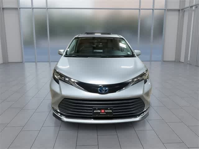 Thumbnail: 2022 Toyota Sienna - 3