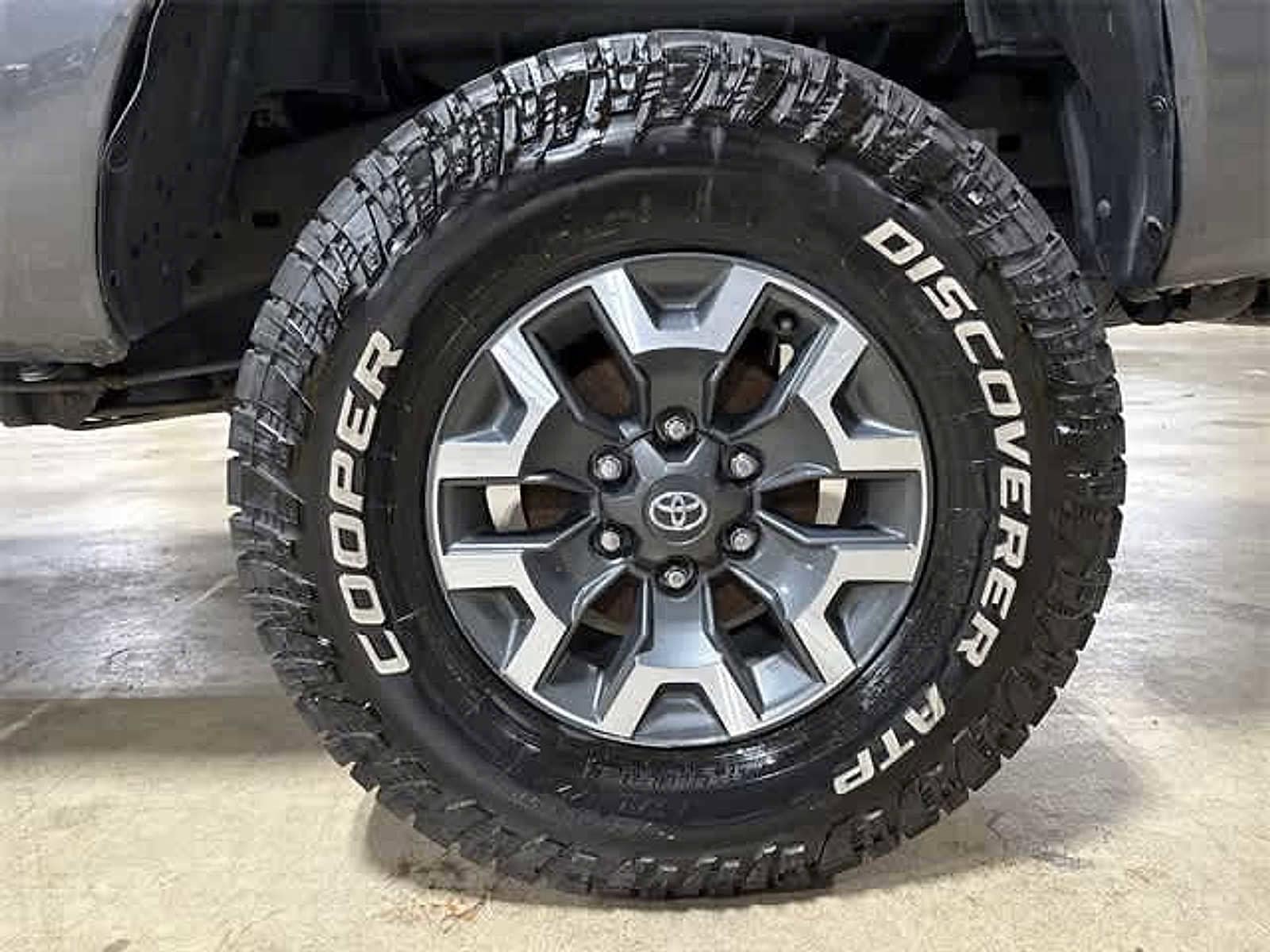 Thumbnail: 2011 Toyota Tacoma - 15