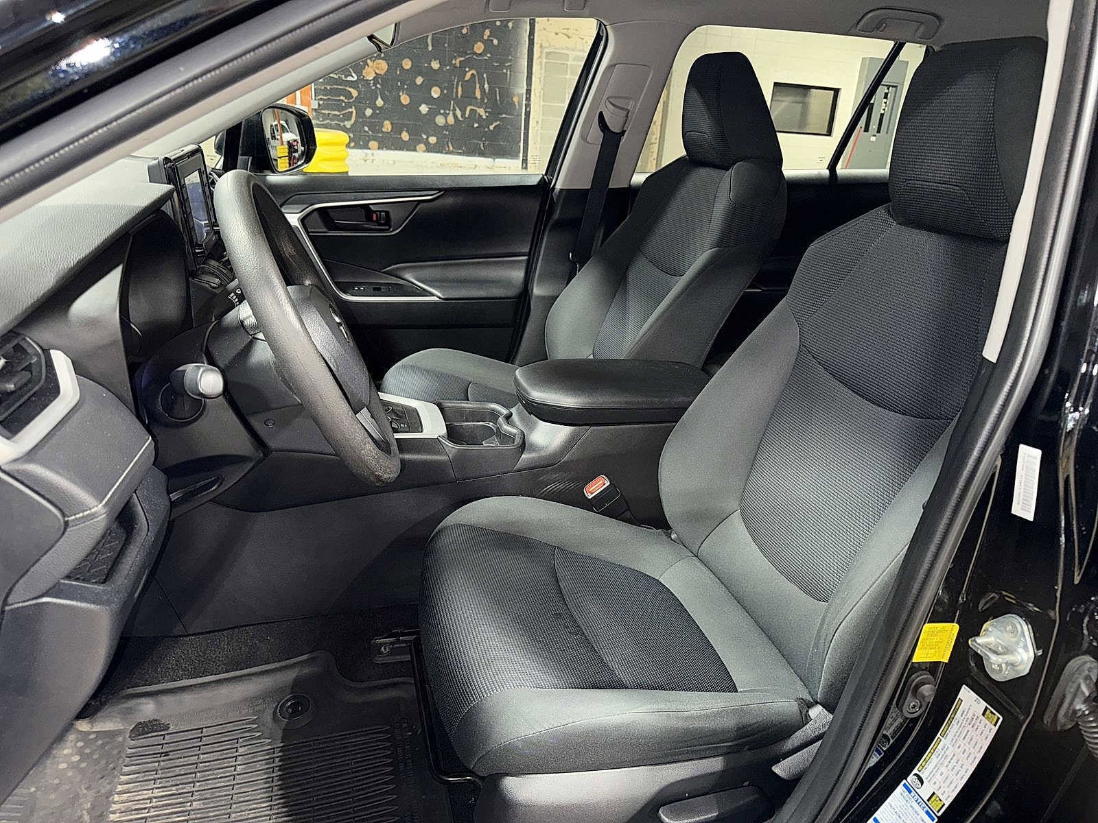 Thumbnail: 2020 Toyota RAV4 - 15