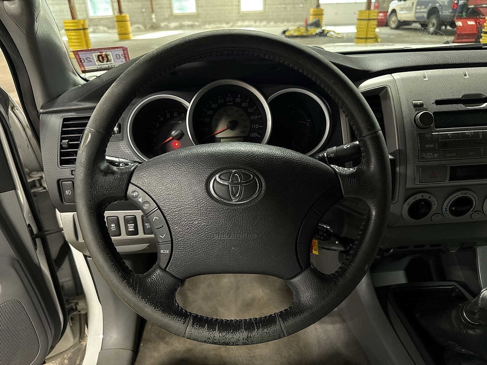 Thumbnail: 2010 Toyota Tacoma - 18