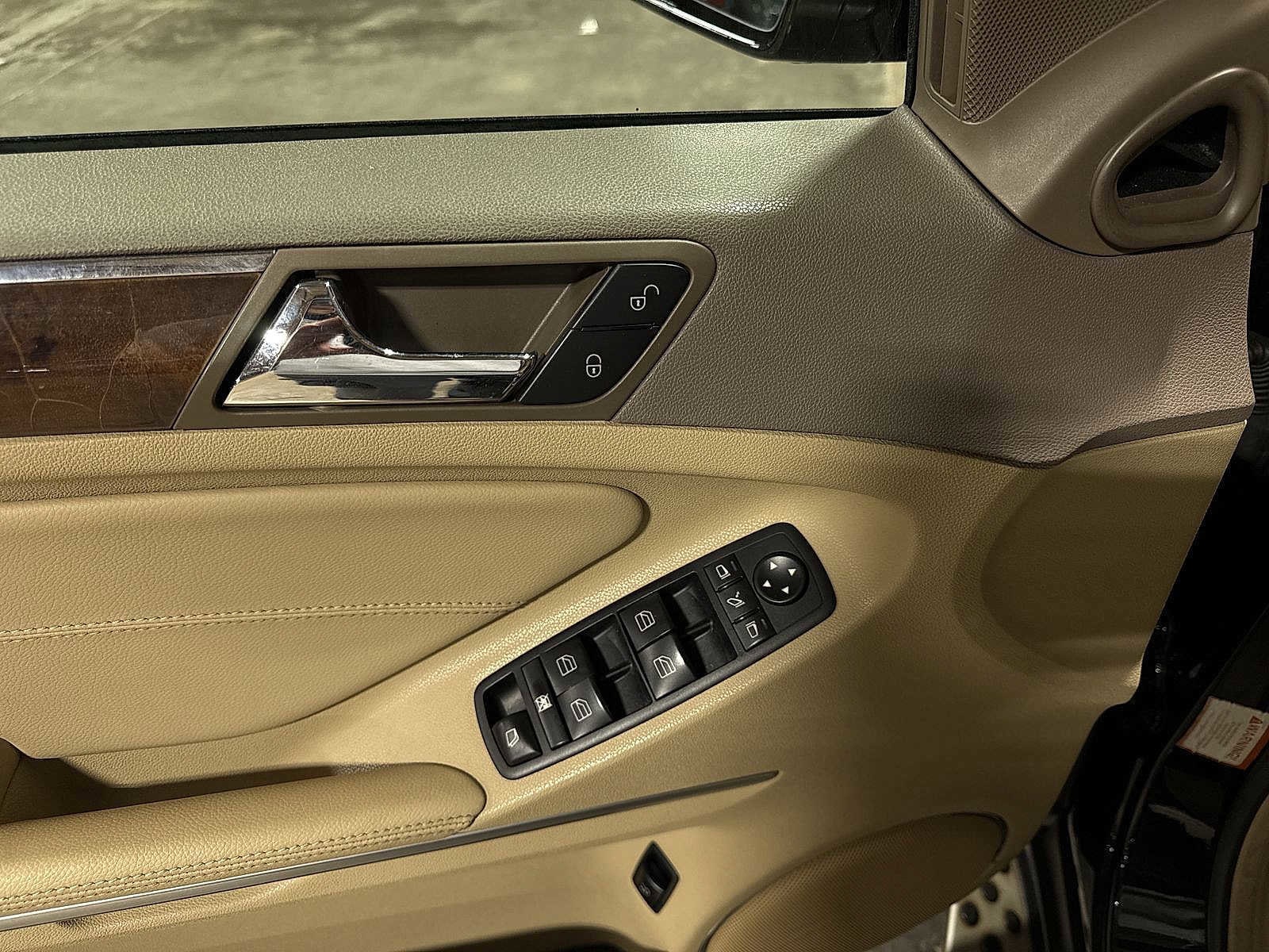 Thumbnail: 2011 Mercedes-Benz GL-Class - 24