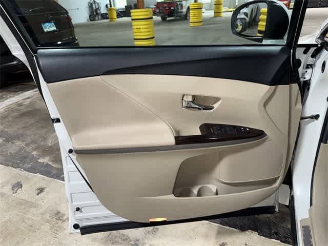 Thumbnail: 2010 Toyota Venza - 28