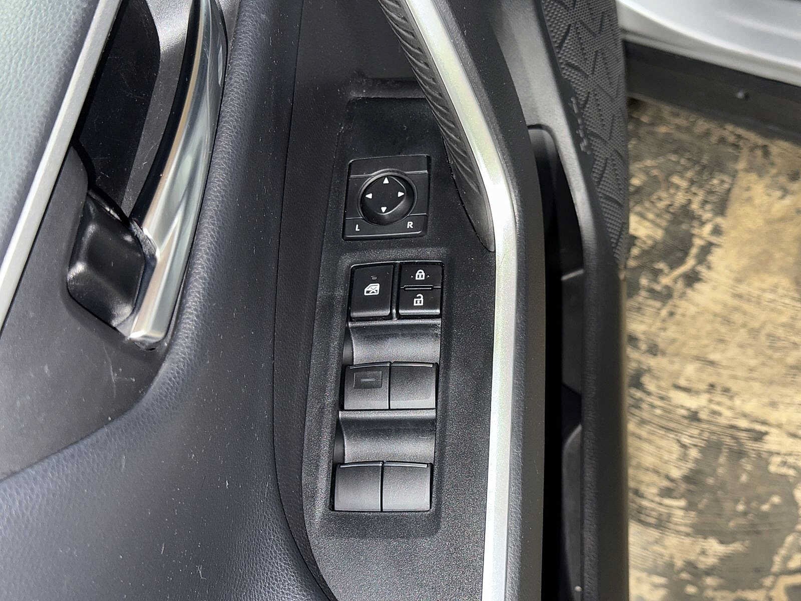 Thumbnail: 2021 Toyota RAV4 - 21
