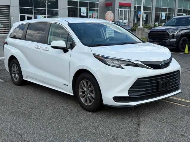 Thumbnail: 2021 Toyota Sienna - 3