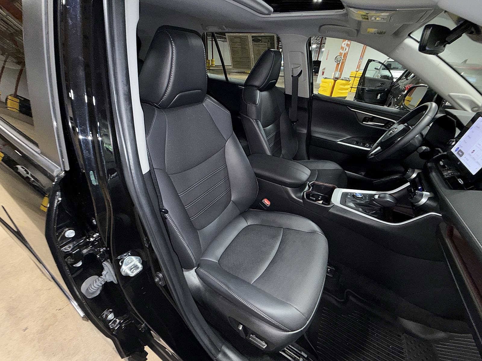 Thumbnail: 2023 Toyota RAV4 - 16