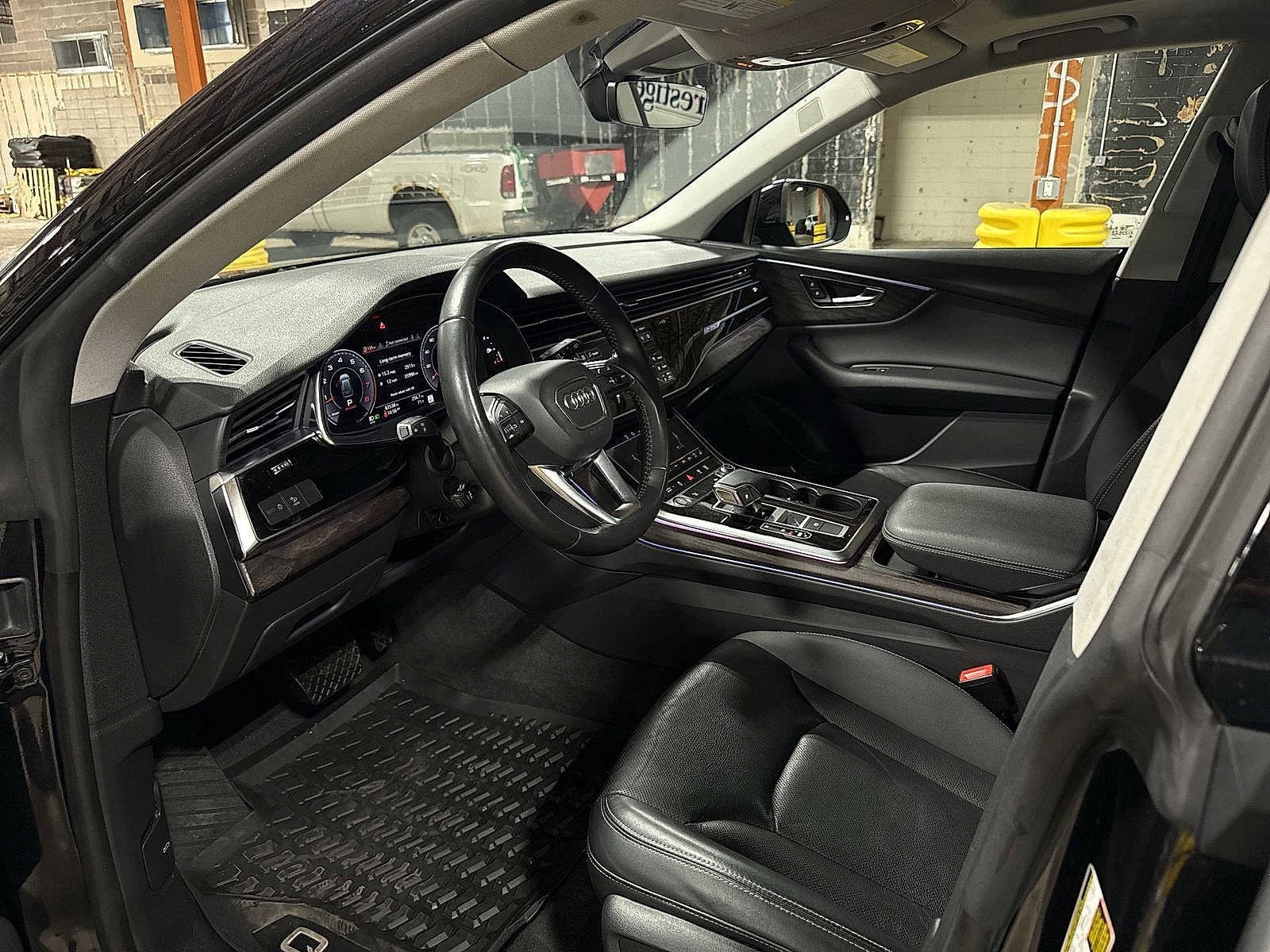 Thumbnail: 2020 Audi Q8 - 31