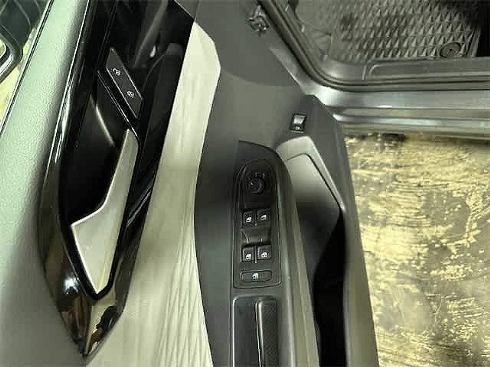 Thumbnail: 2023 Volkswagen Taos - 31