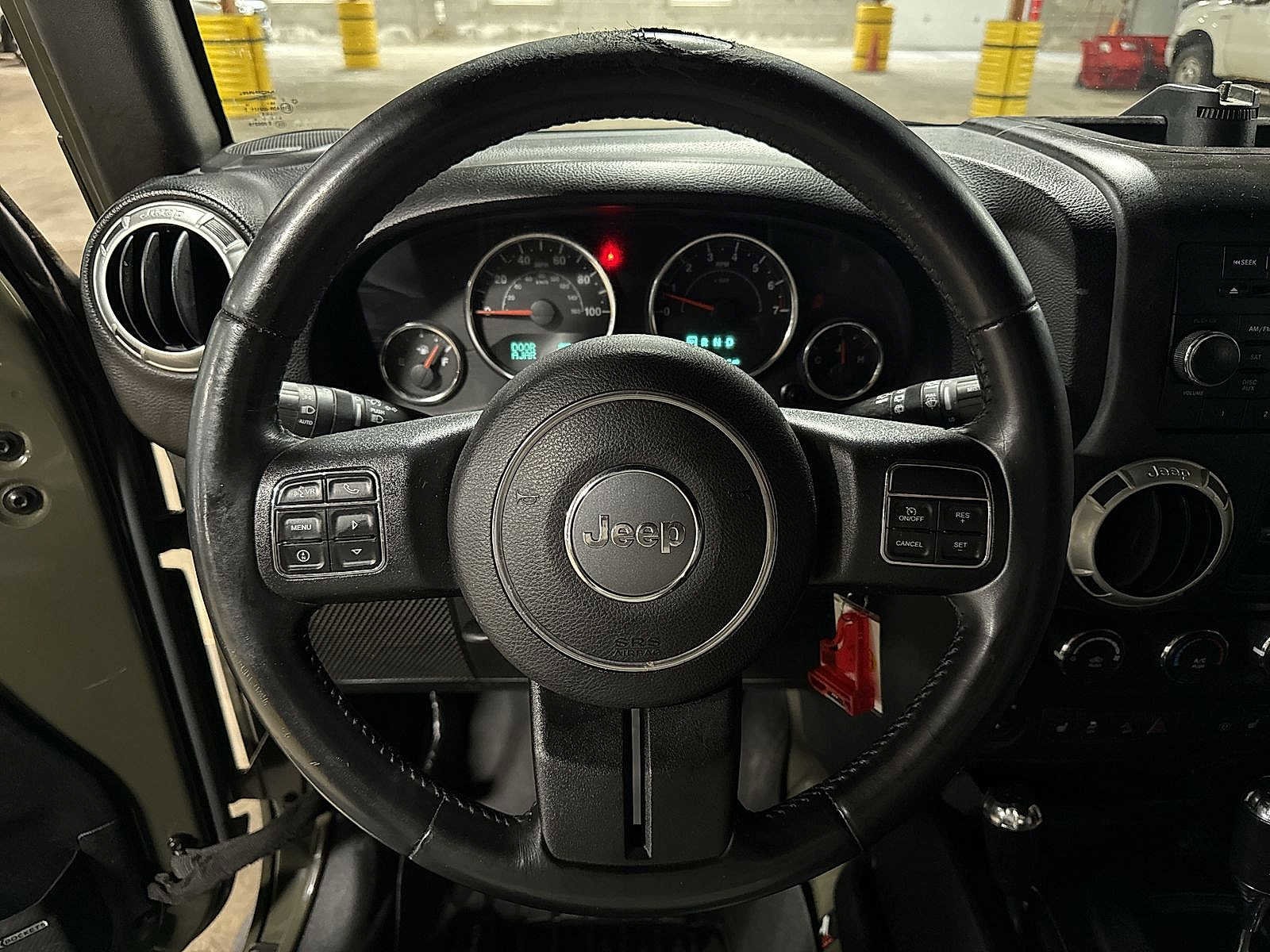 Thumbnail: 2015 Jeep Wrangler - 17