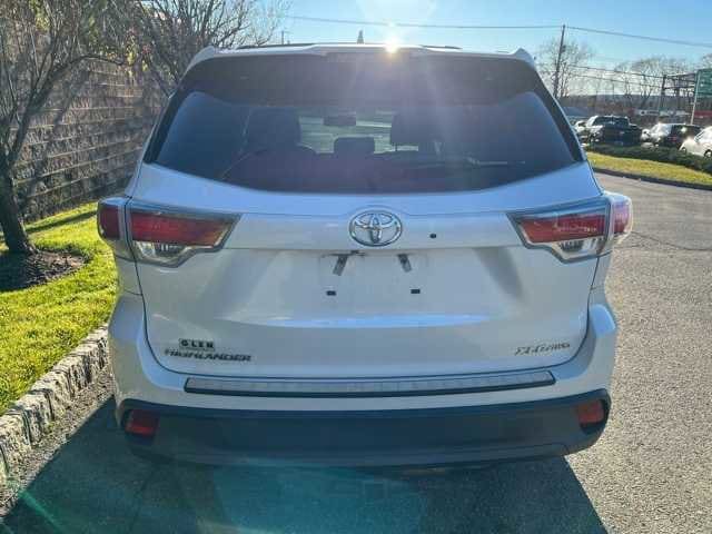 Thumbnail: 2016 Toyota Highlander - 5