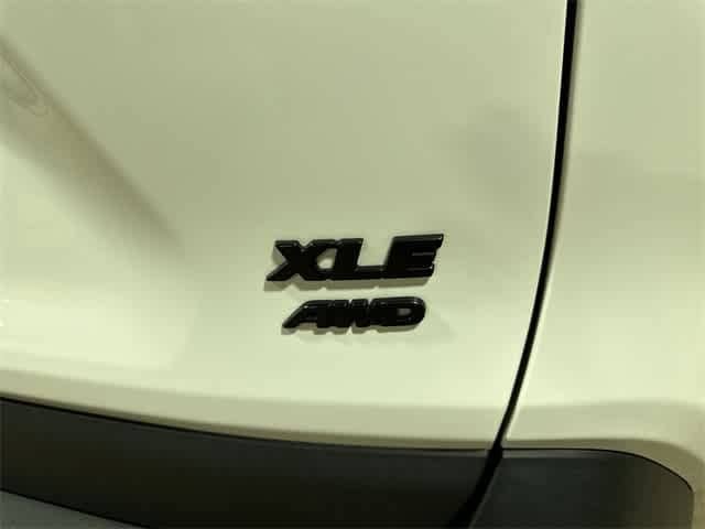2022 Toyota RAV4 XLE 27