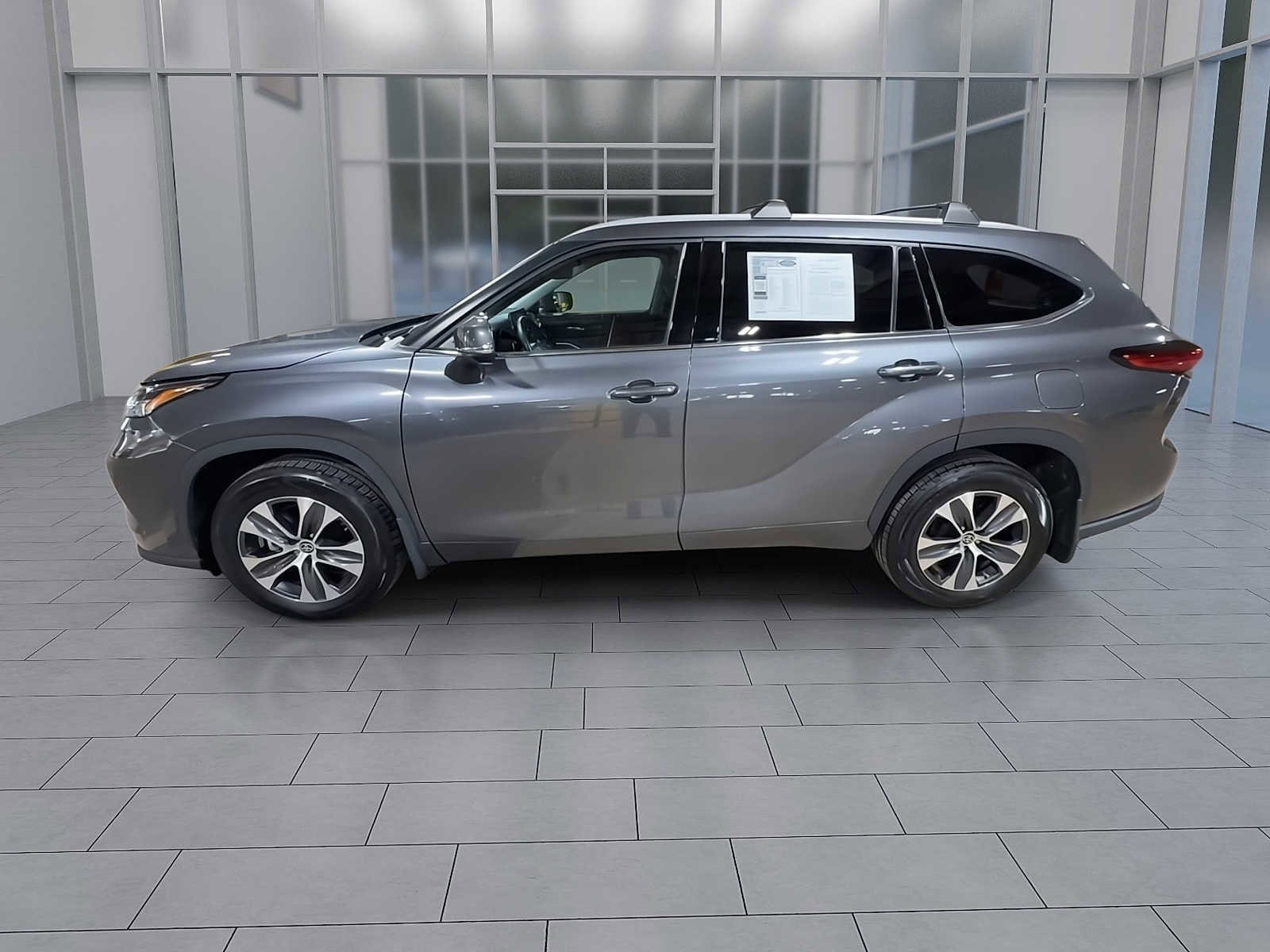 Thumbnail: 2022 Toyota Highlander - 5