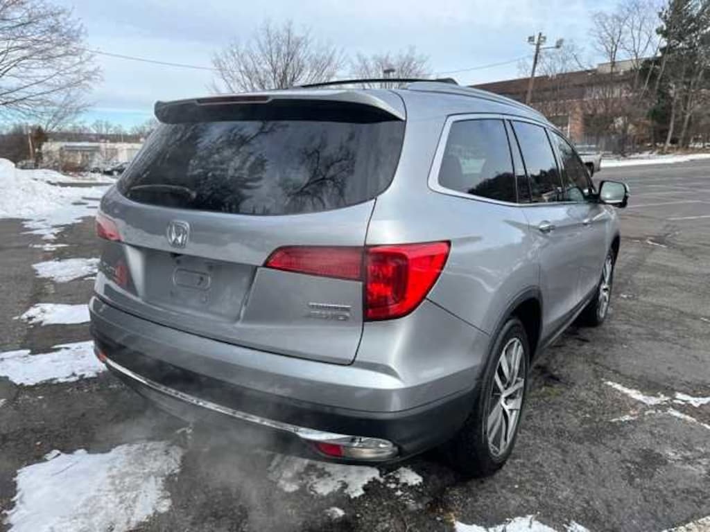 Used 2016 Honda Pilot Touring AWD SUV