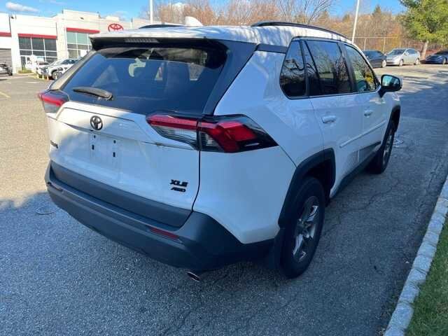 2022 Toyota RAV4 XLE photo 4