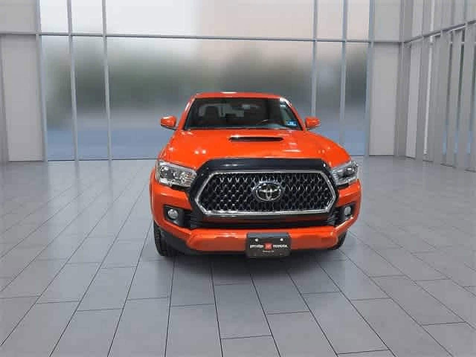 Thumbnail: 2018 Toyota Tacoma - 4