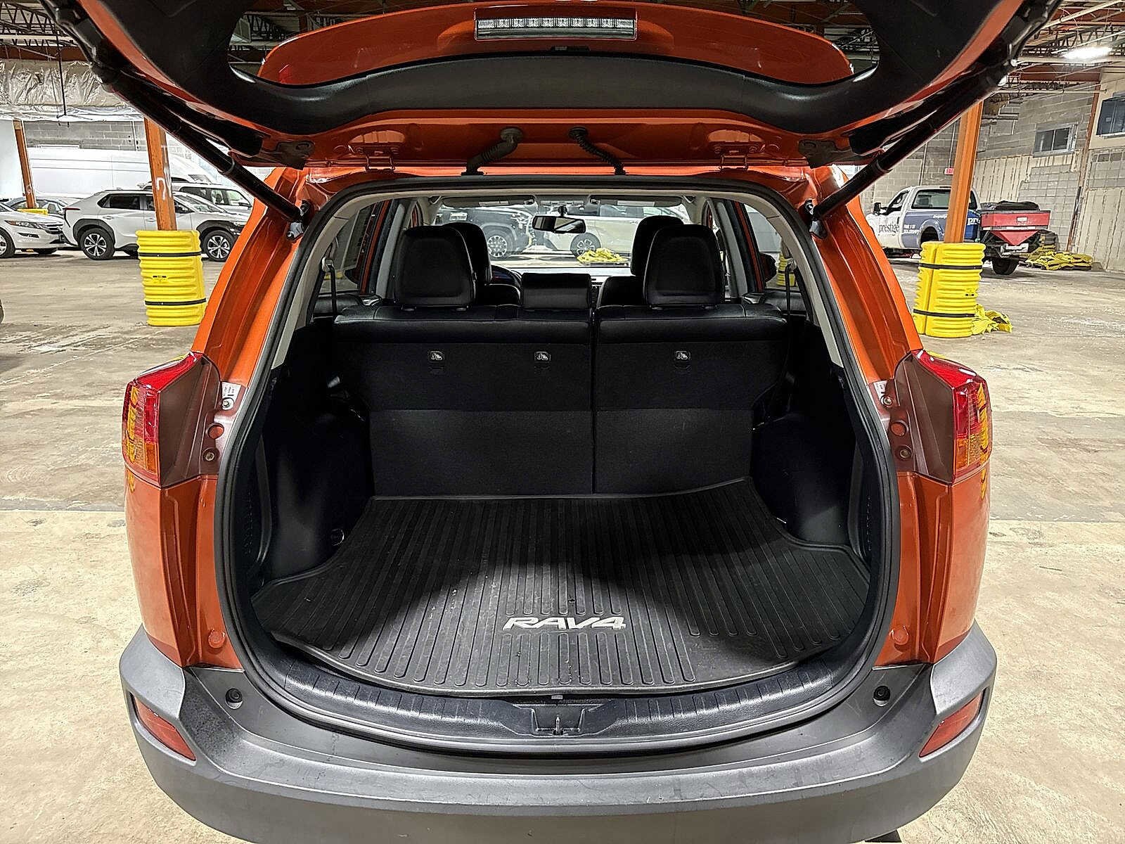 Thumbnail: 2015 Toyota RAV4 - 11