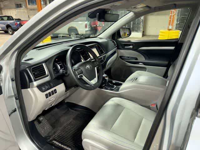 Thumbnail: 2017 Toyota Highlander - 31