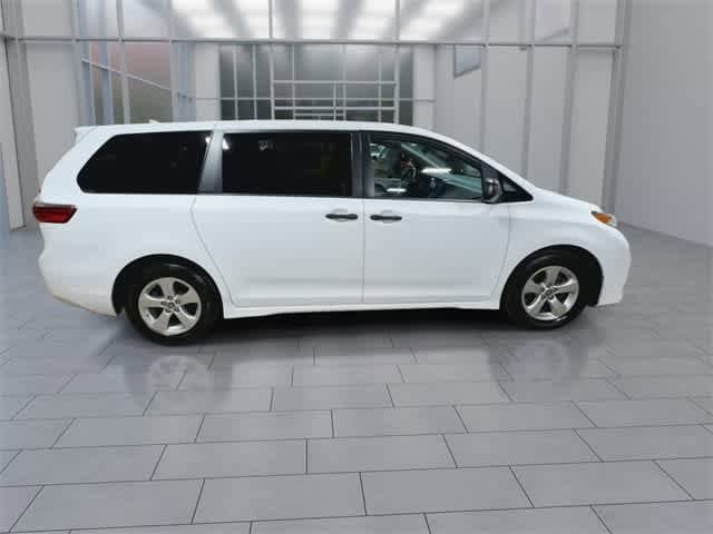 2020 Toyota Sienna SE 9