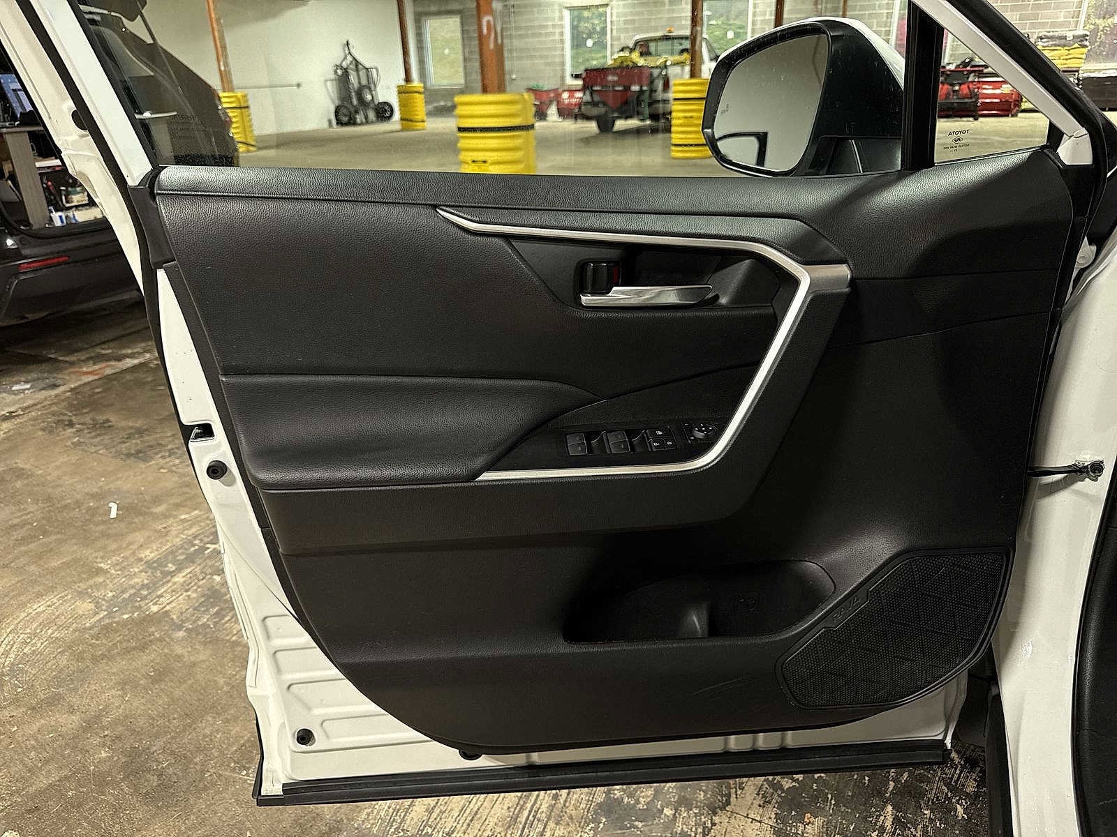 Thumbnail: 2022 Toyota RAV4 - 29