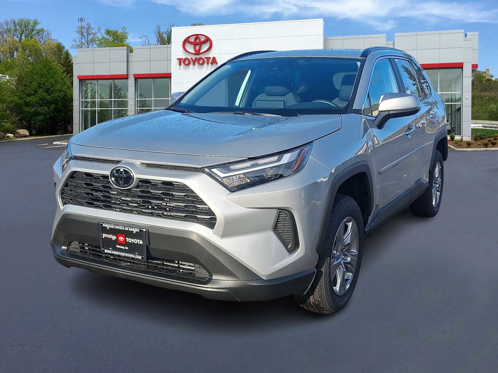 2025 Toyota RAV4 XLE's photo