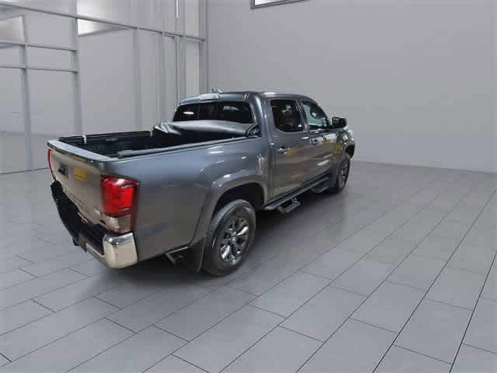 Thumbnail: 2022 Toyota Tacoma - 12