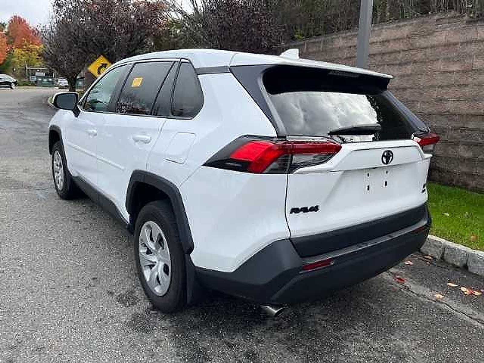 Thumbnail: 2022 Toyota RAV4 - 6