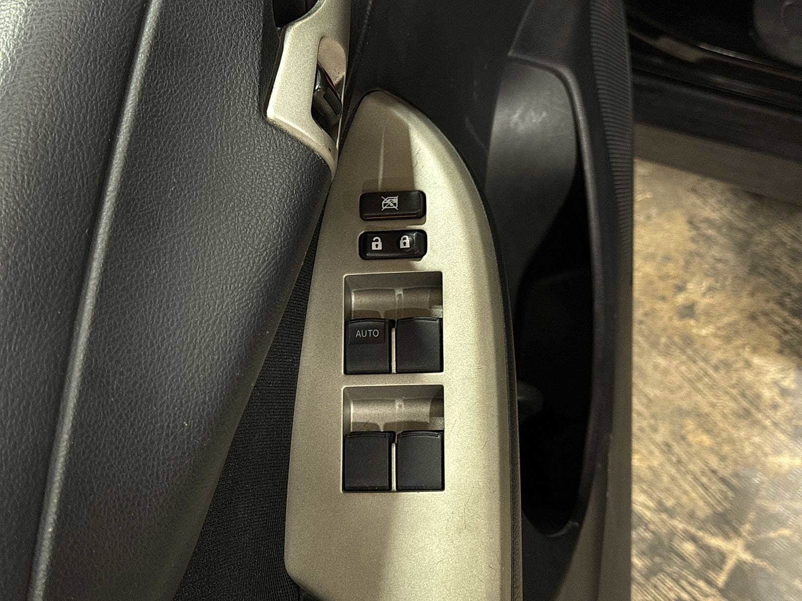 Thumbnail: 2010 Toyota Corolla - 21