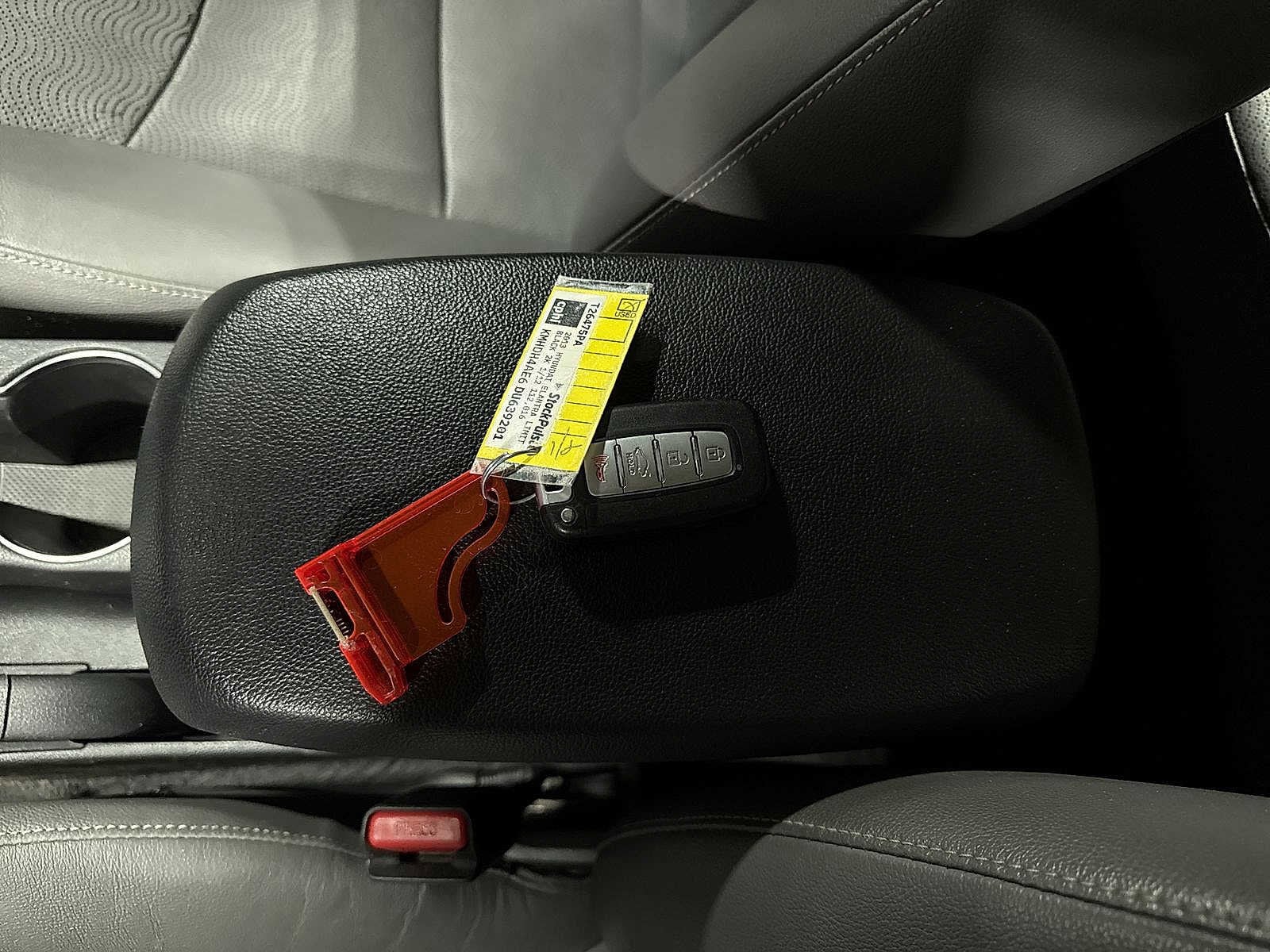 Thumbnail: 2013 Hyundai Elantra - 32