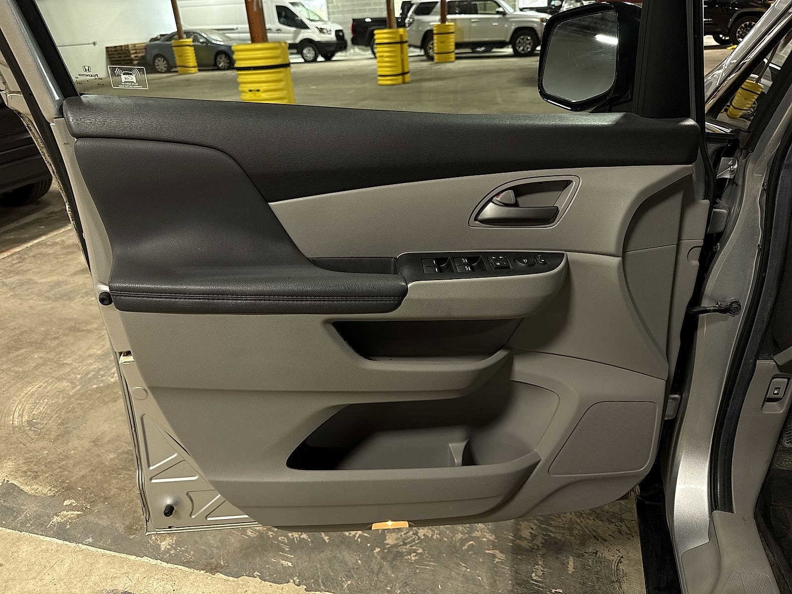 Thumbnail: 2012 Honda Odyssey - 30