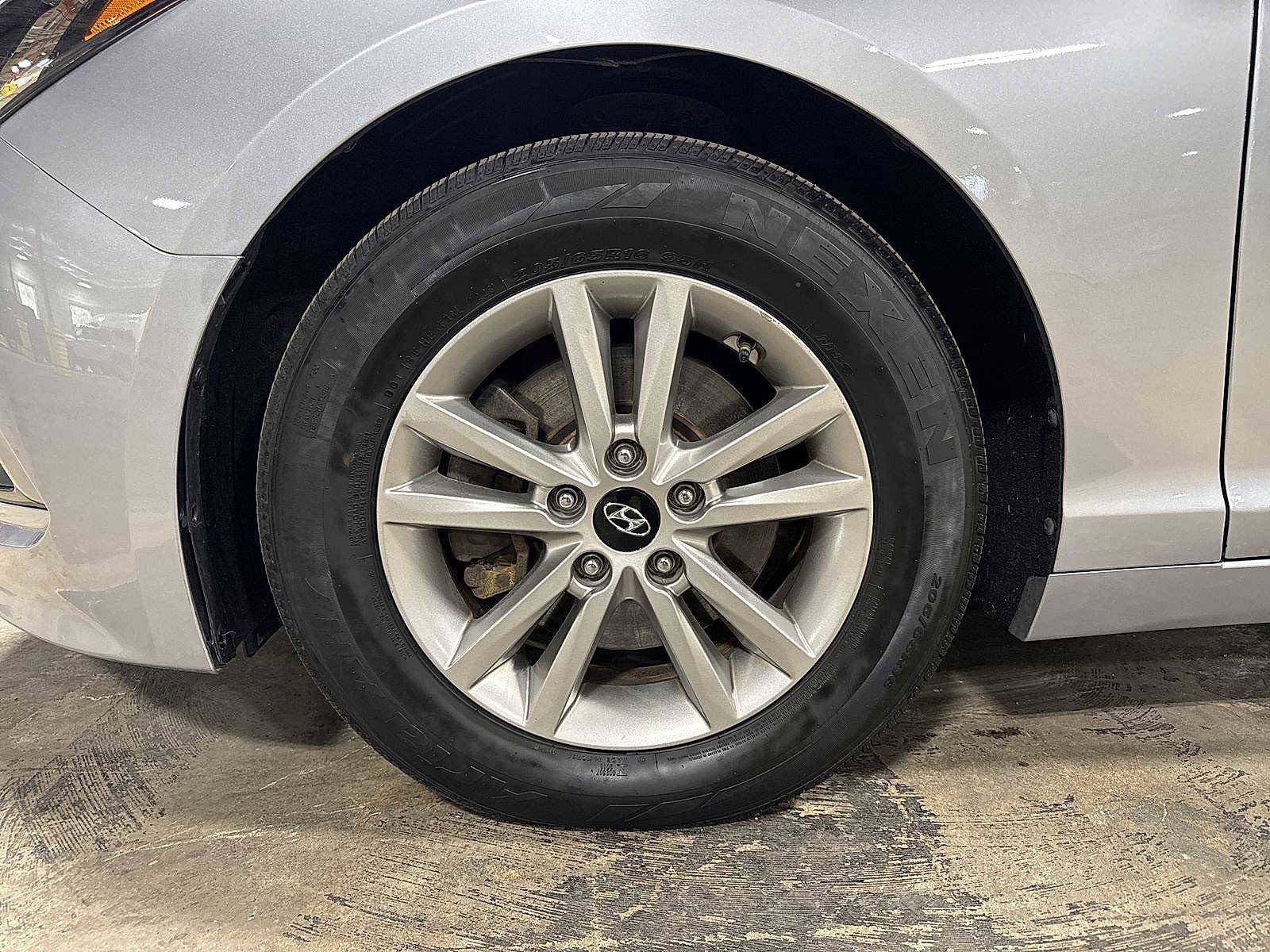 Thumbnail: 2016 Hyundai Sonata - 10