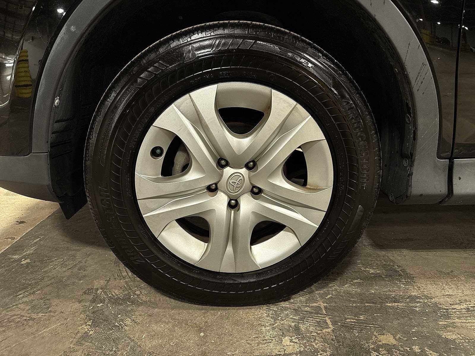 Thumbnail: 2013 Toyota RAV4 - 10