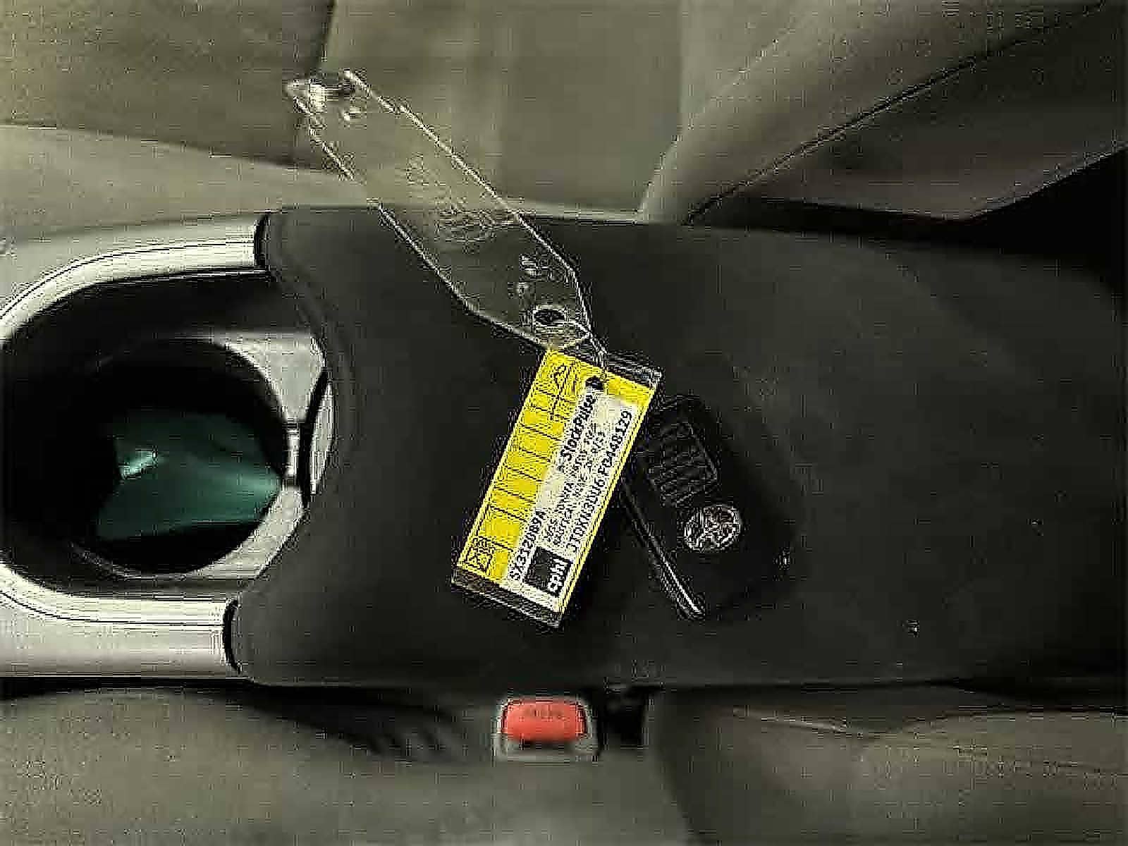 Thumbnail: 2015 Toyota Prius - 33