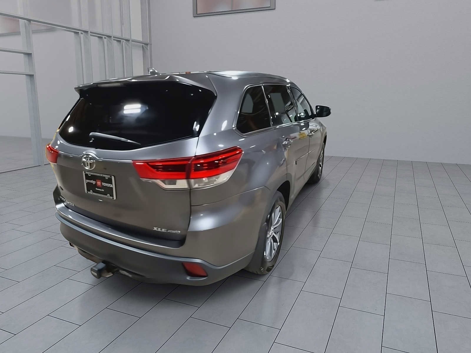 Thumbnail: 2019 Toyota Highlander - 8