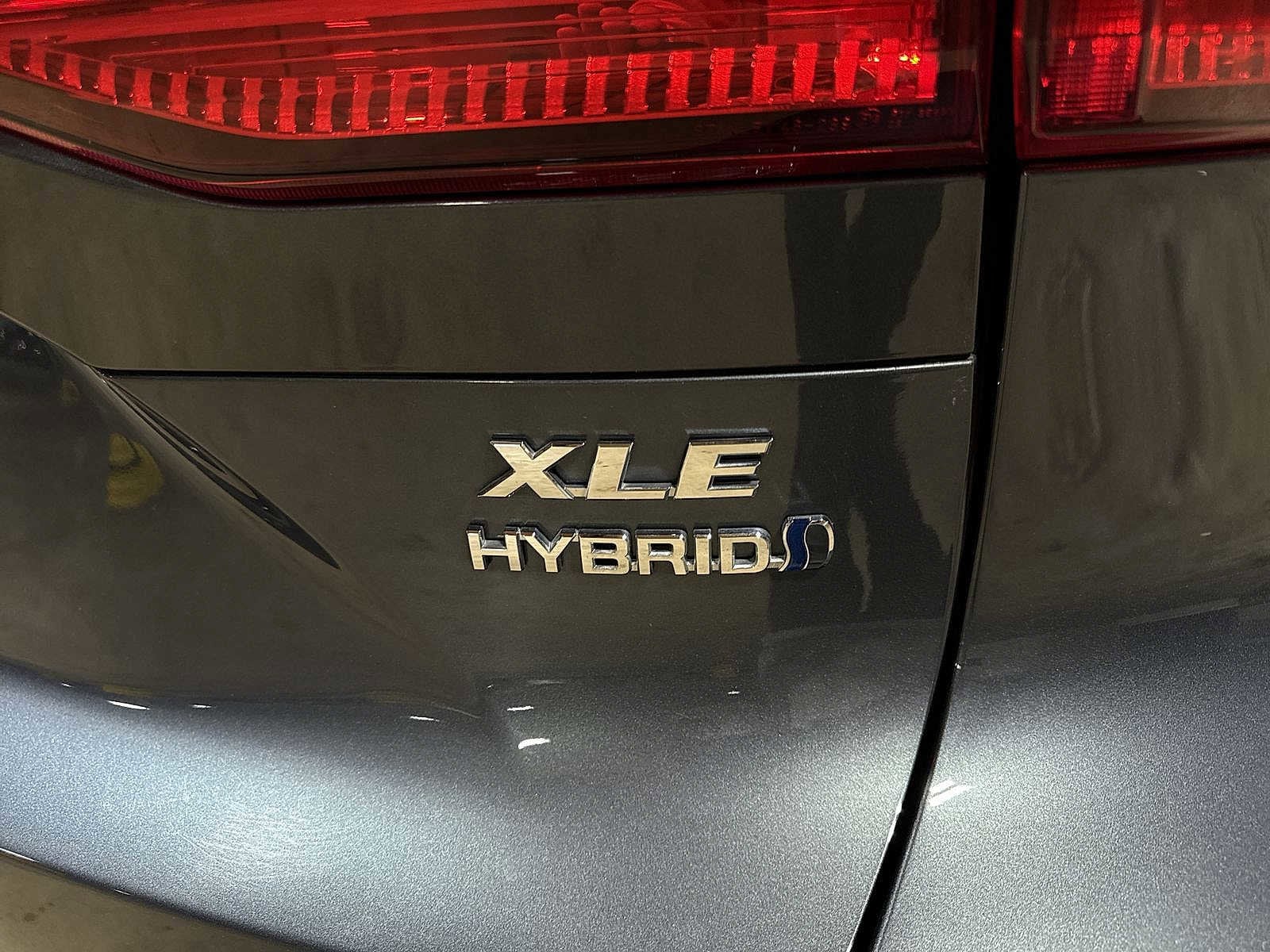 Thumbnail: 2022 Toyota Venza - 25