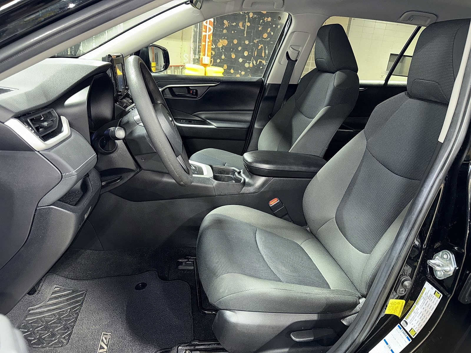 Thumbnail: 2021 Toyota RAV4 - 15