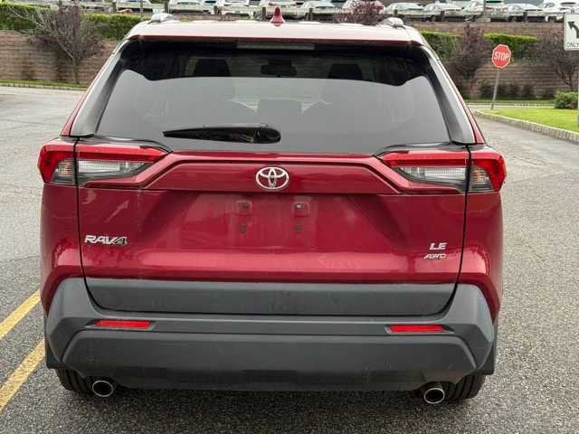 2020 Toyota RAV4 LE 5