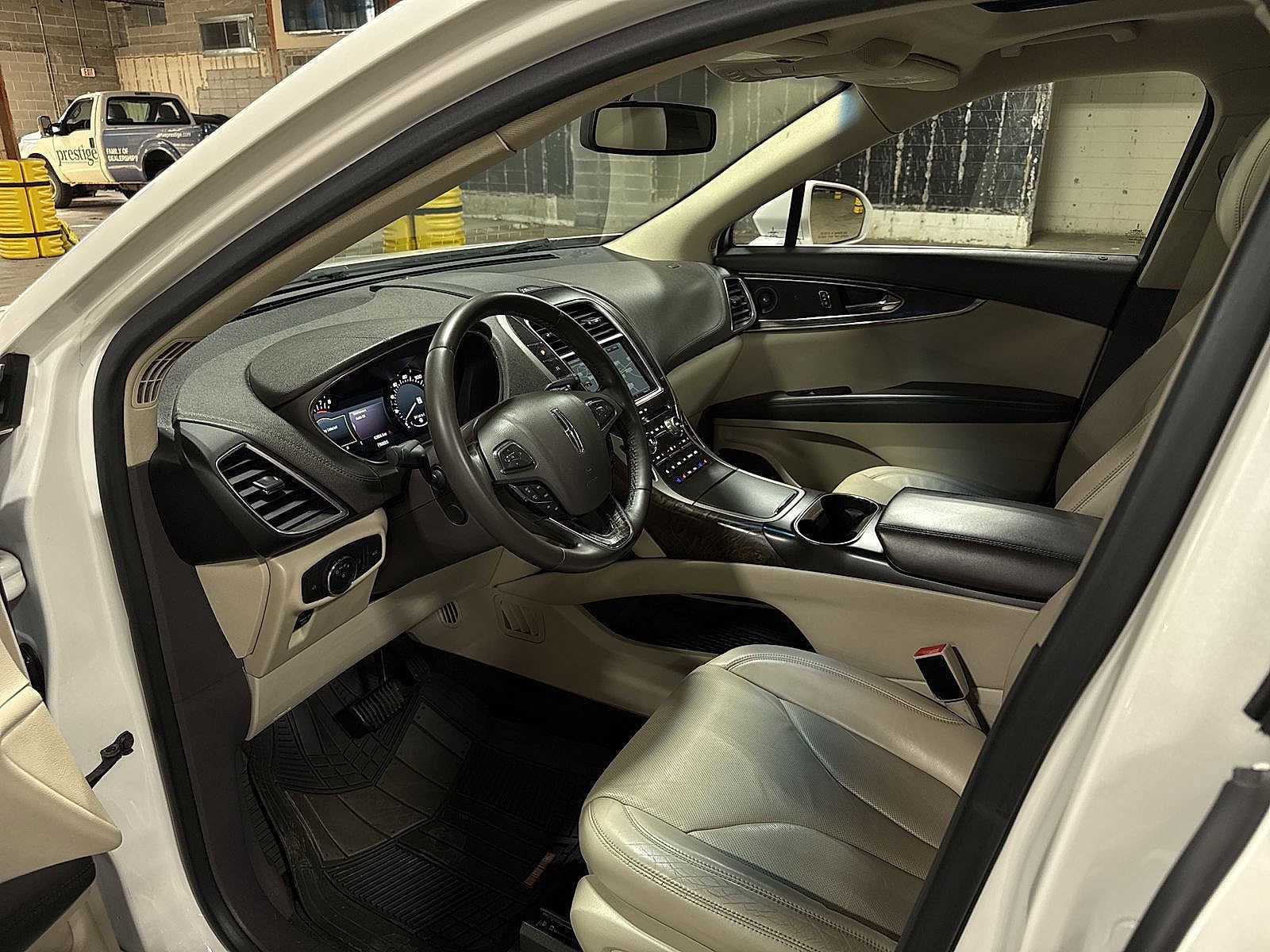 Thumbnail: 2016 Lincoln MKX - 31