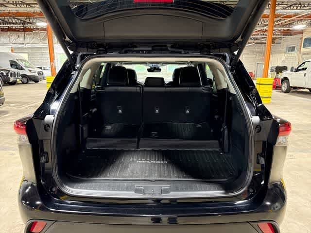 Thumbnail: 2025 Toyota Highlander - 11