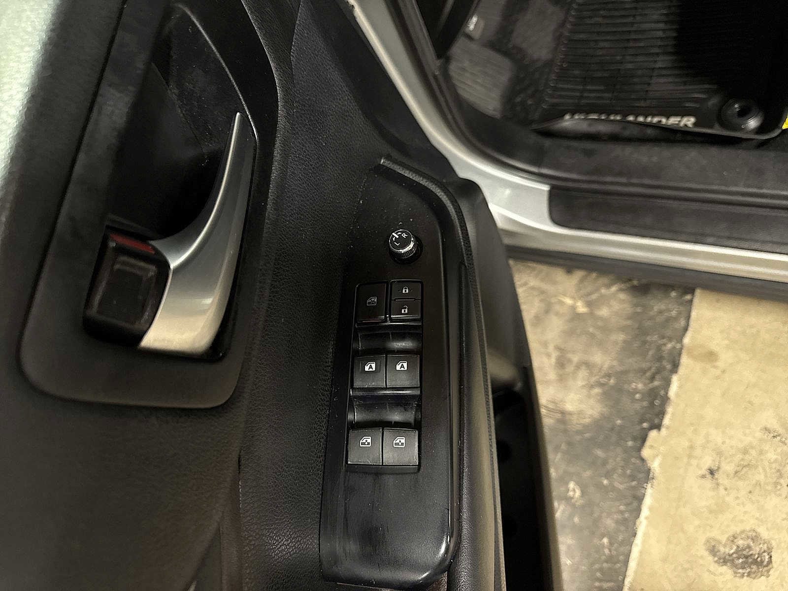 Thumbnail: 2019 Toyota Highlander - 24