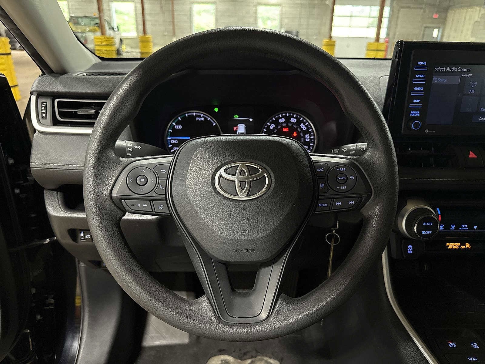 Thumbnail: 2022 Toyota RAV4 - 18