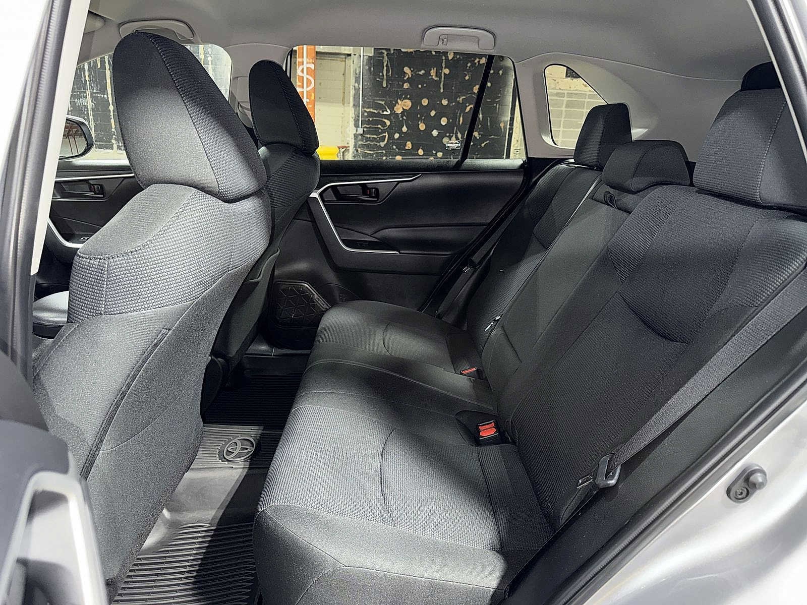 Thumbnail: 2022 Toyota RAV4 - 17