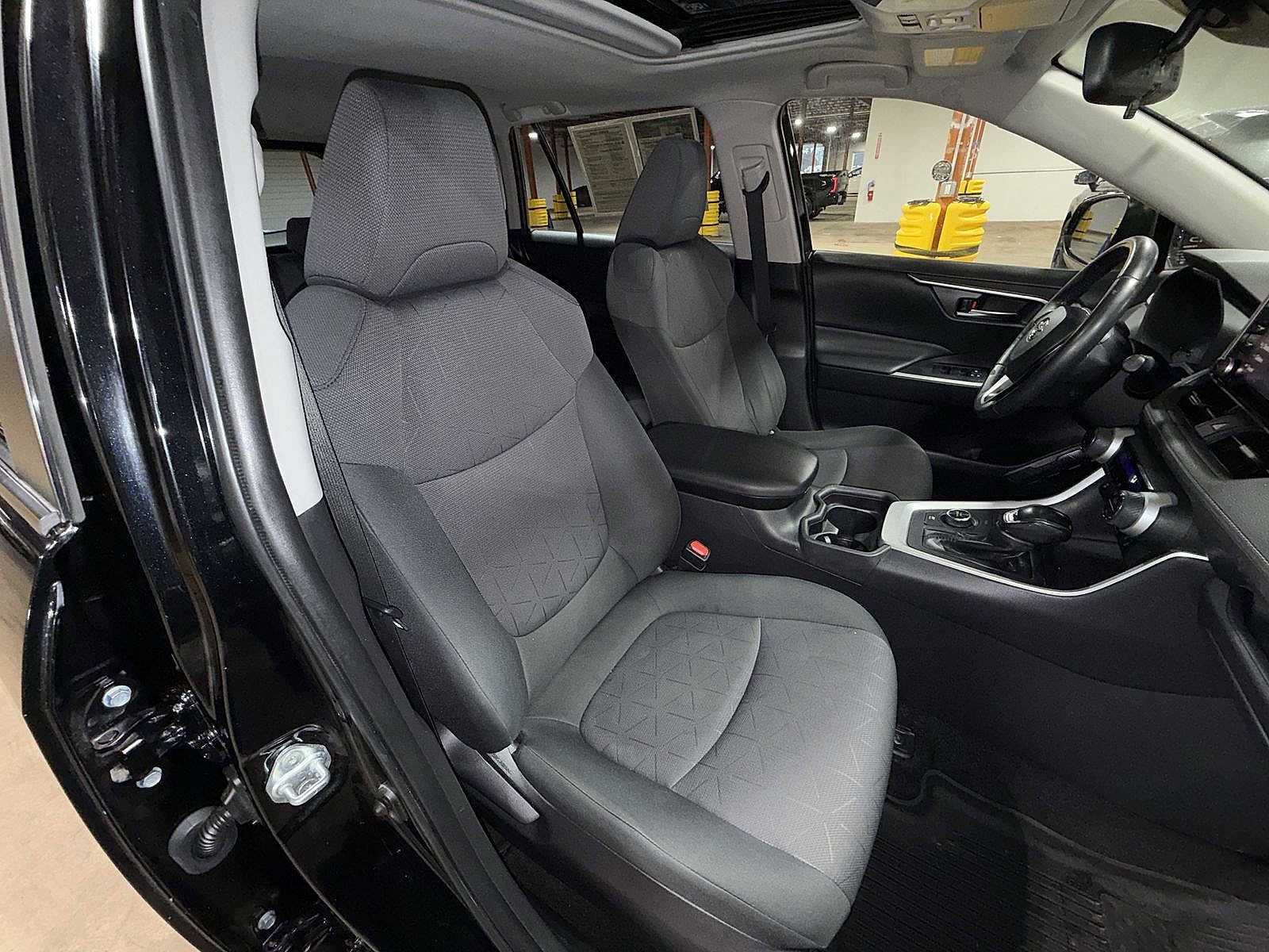 Thumbnail: 2019 Toyota RAV4 - 16