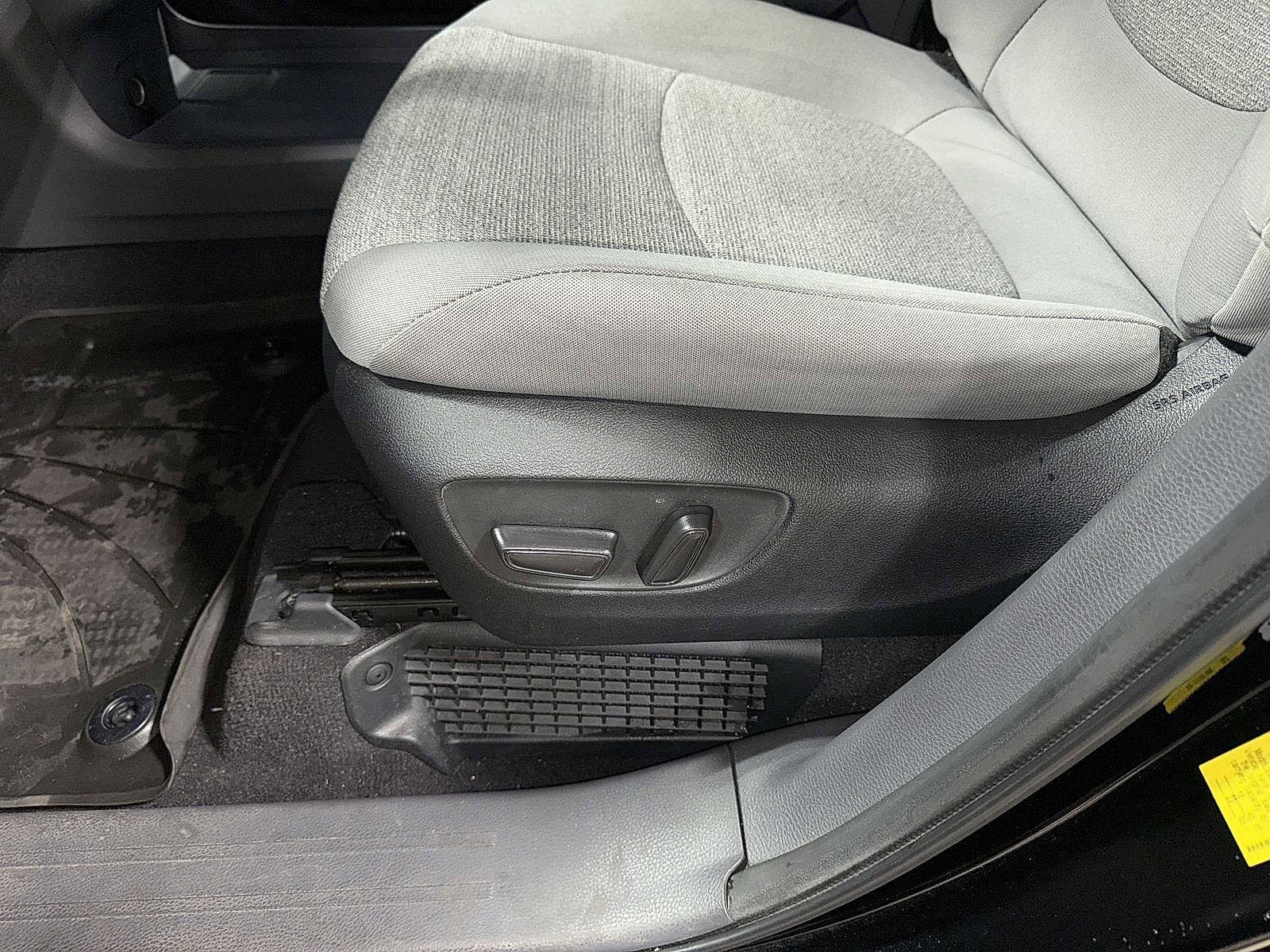 Thumbnail: 2022 Toyota Sienna - 24